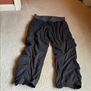 Lululemon Vintage Cargo Women’s Yoga Pants Size 4